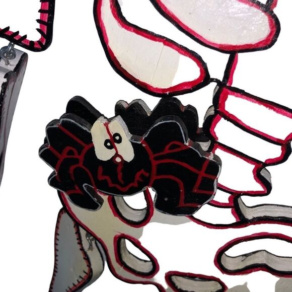 HALLOWEEN HANGING WOODEN PAINTED SKELETON WITH SPIDERS - Picture 9 of 16